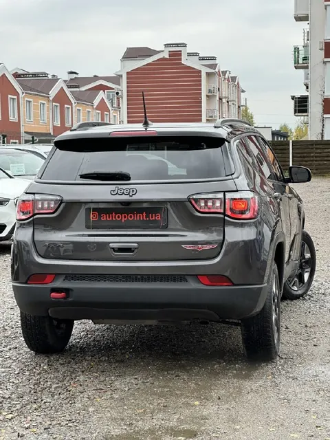 Фото автомобіля з оголошення AutoPOINT