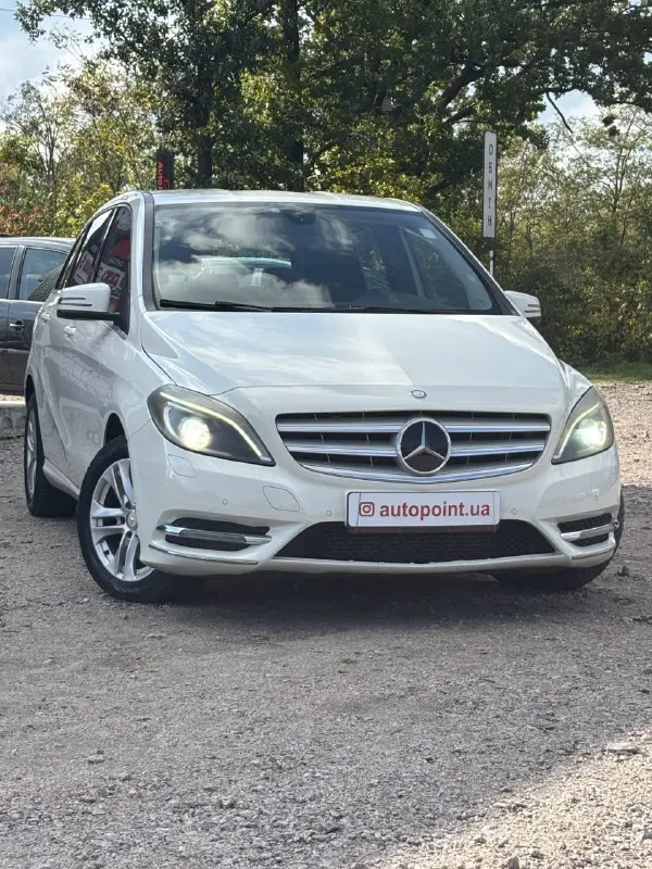 Mercedes-Benz B180