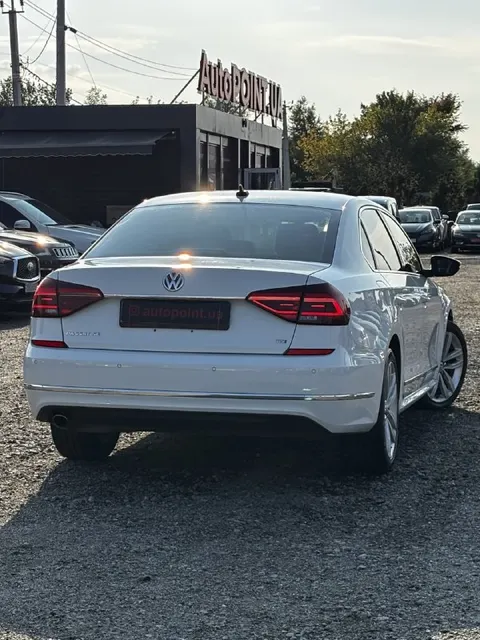 Фото автомобіля з оголошення AutoPOINT